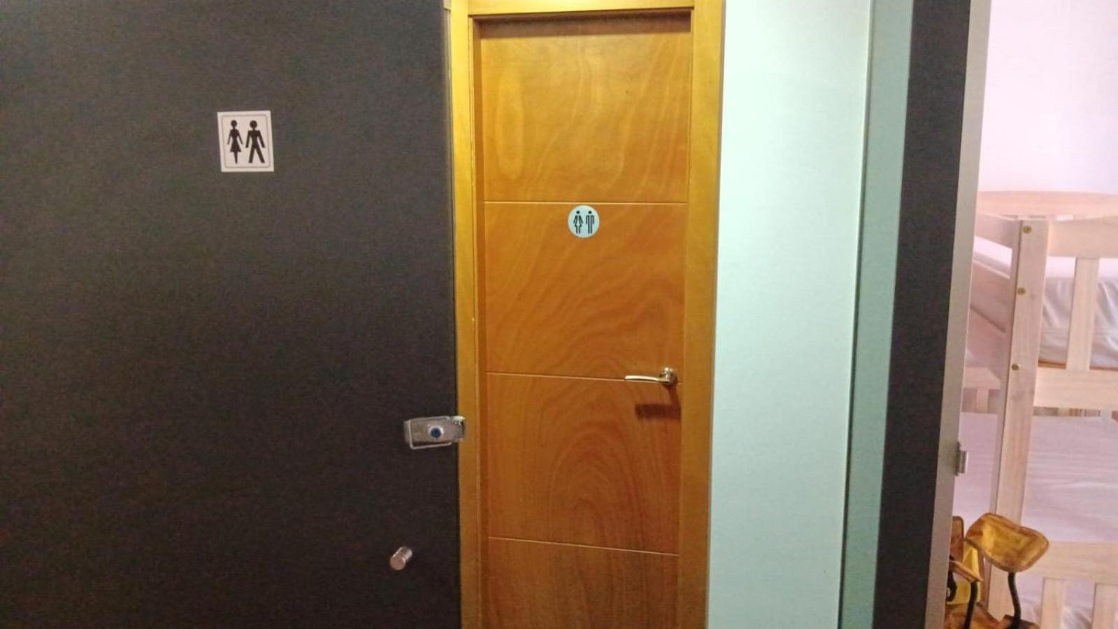 Albergue -Wifi- O Apartamento -No Wifi- Camino Santiago Porrino - En Pleno Centro - City Centre المظهر الخارجي الصورة