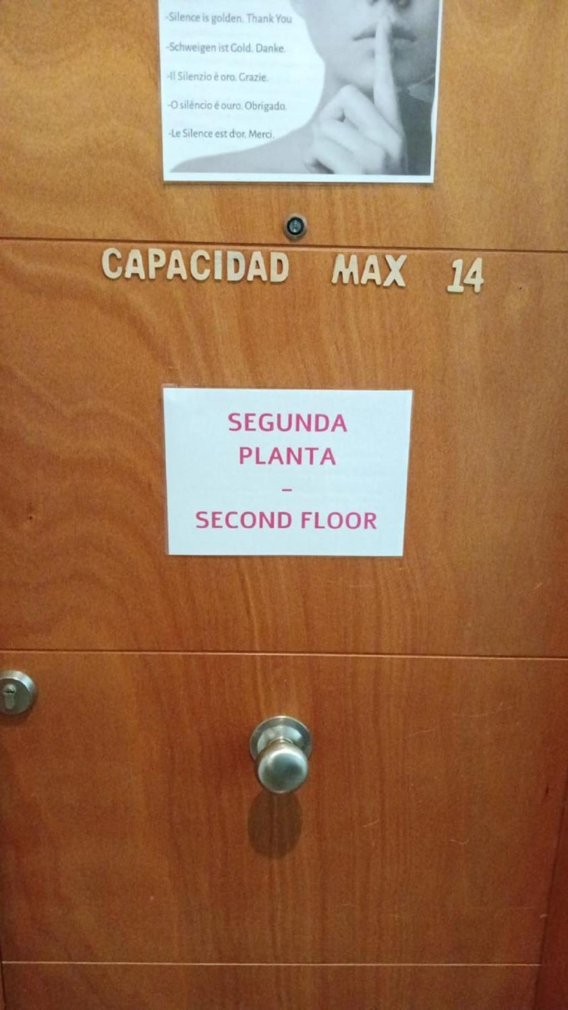 Albergue -Wifi- O Apartamento -No Wifi- Camino Santiago Porrino - En Pleno Centro - City Centre المظهر الخارجي الصورة