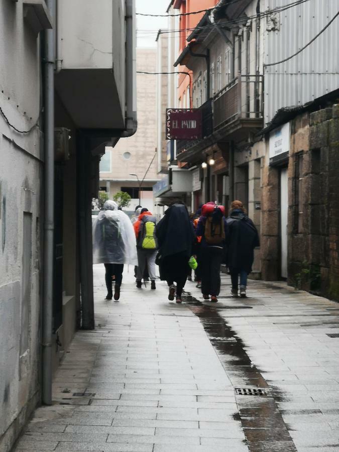 Albergue -Wifi- O Apartamento -No Wifi- Camino Santiago Porrino - En Pleno Centro - City Centre المظهر الخارجي الصورة